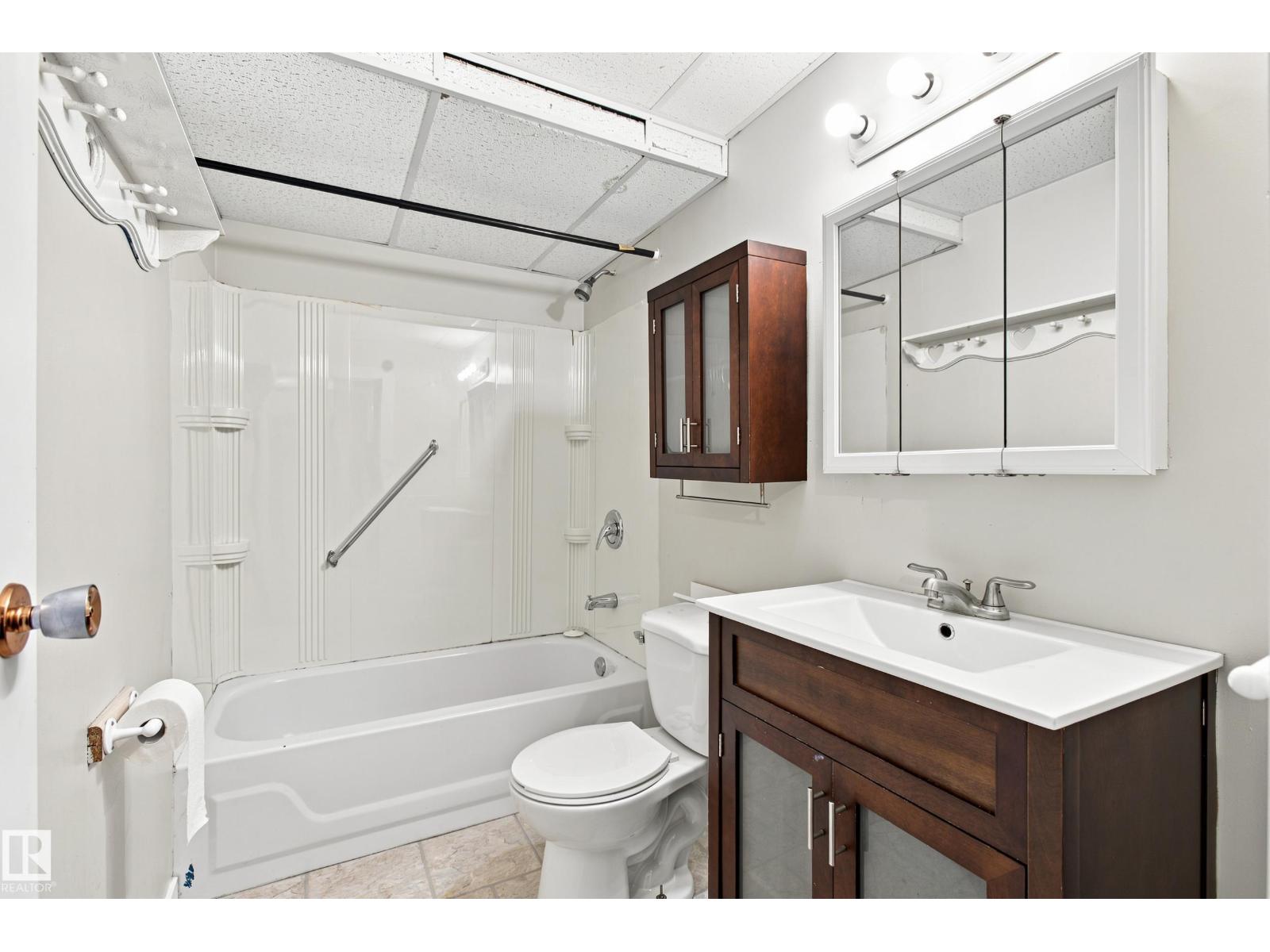 5507 47 ST - Image 32