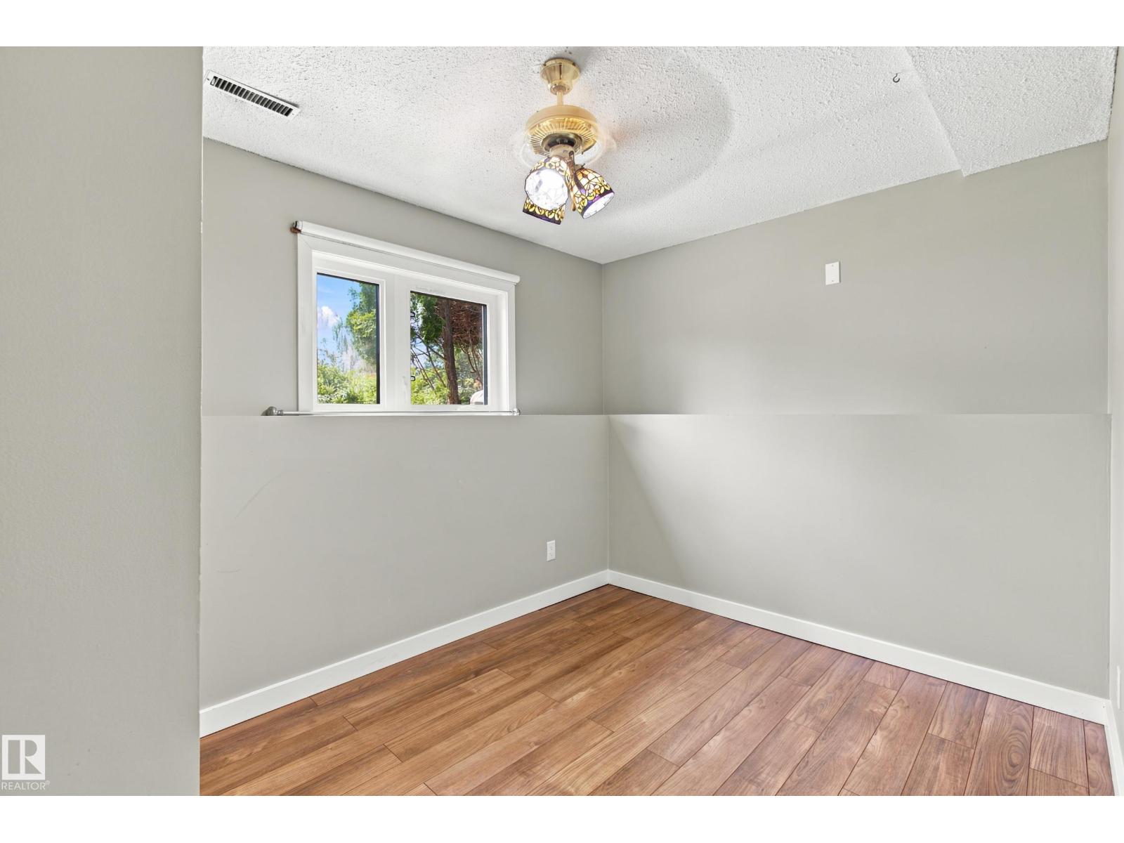 5507 47 ST - Image 36