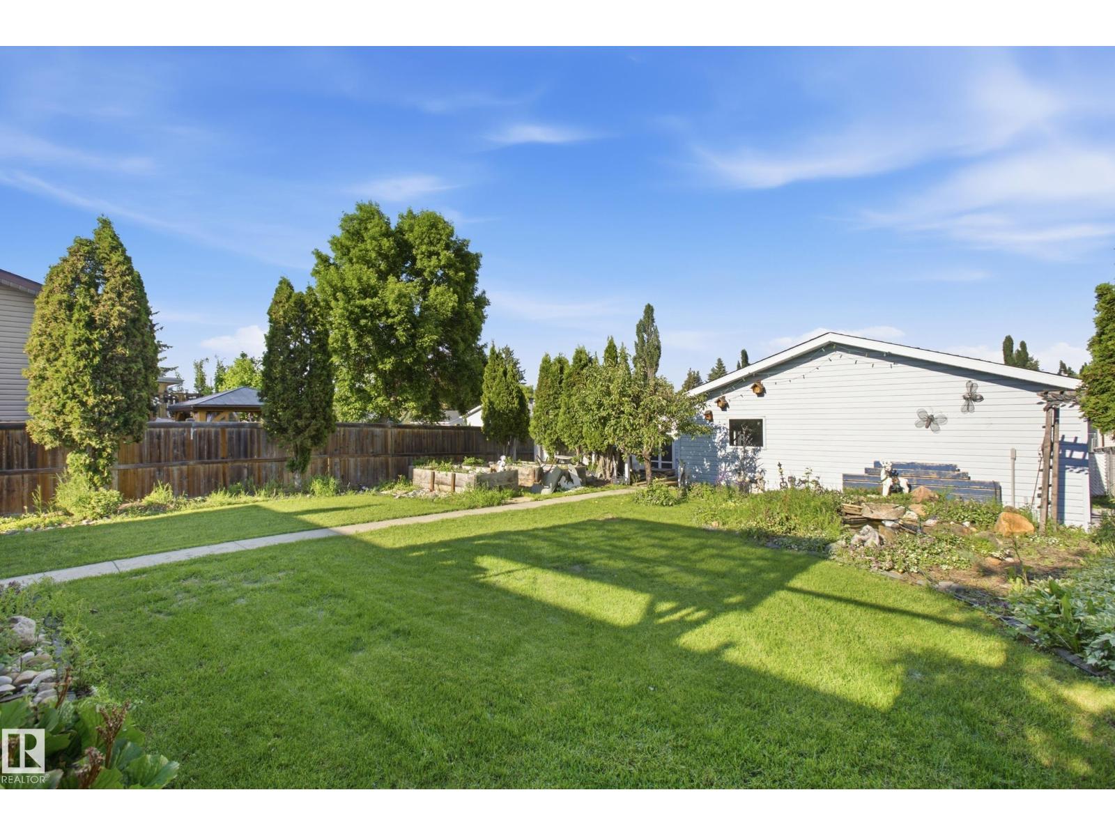 5507 47 ST - 40