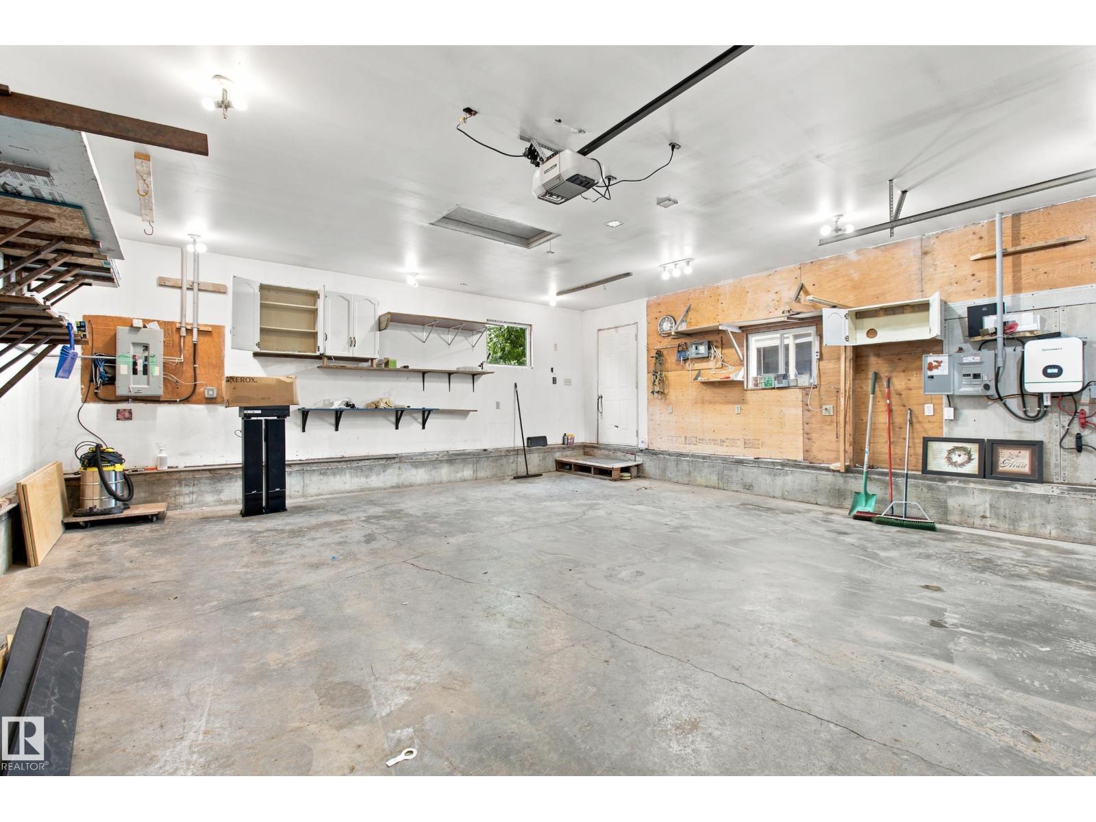 5507 47 ST - 44