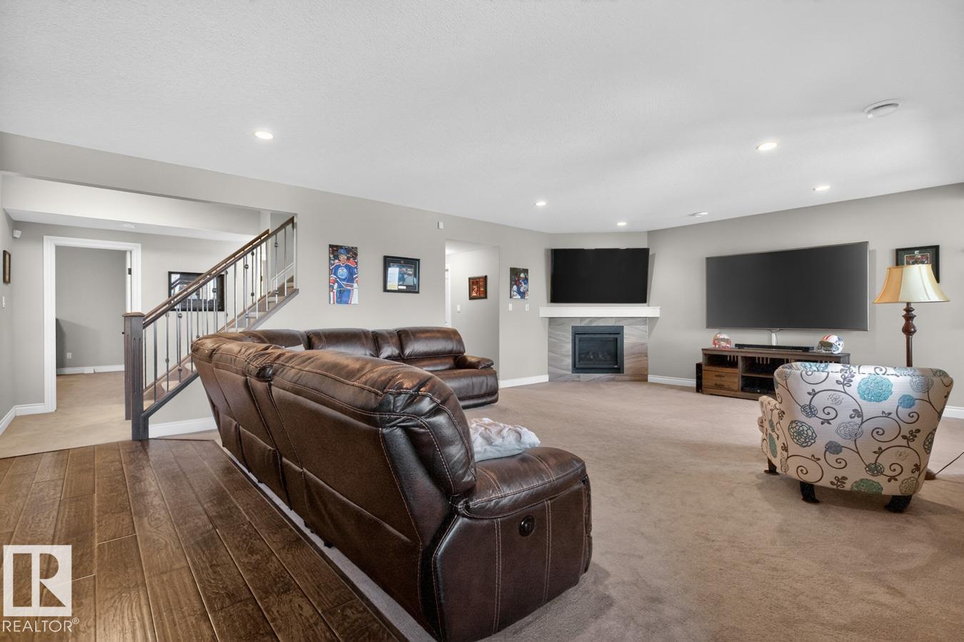 4232 8 ST NW - 32