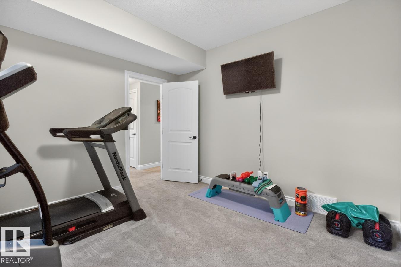 4232 8 ST NW - 39