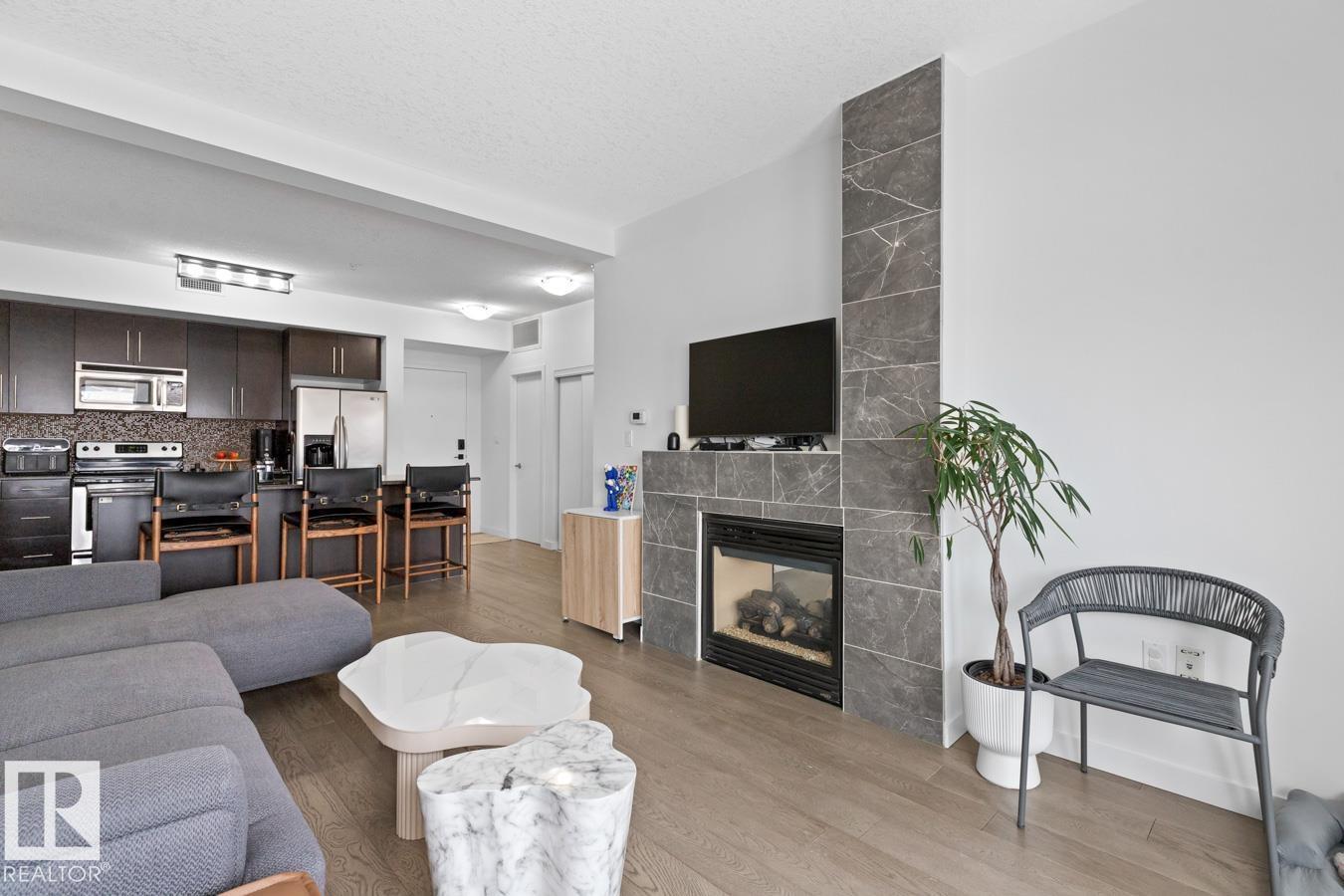 #408 11203 103A AV NW - 13