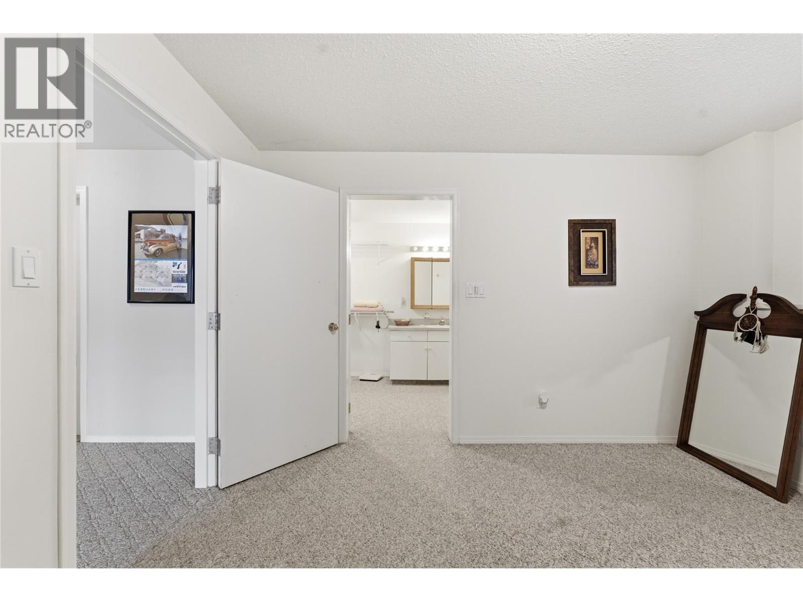 1660 28 Avenue NE - 32