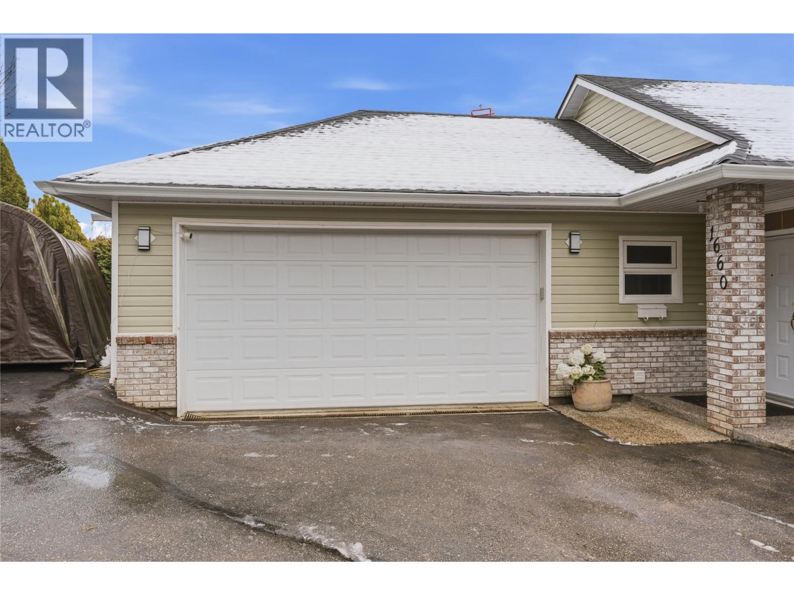 1660 28 Avenue NE - 43