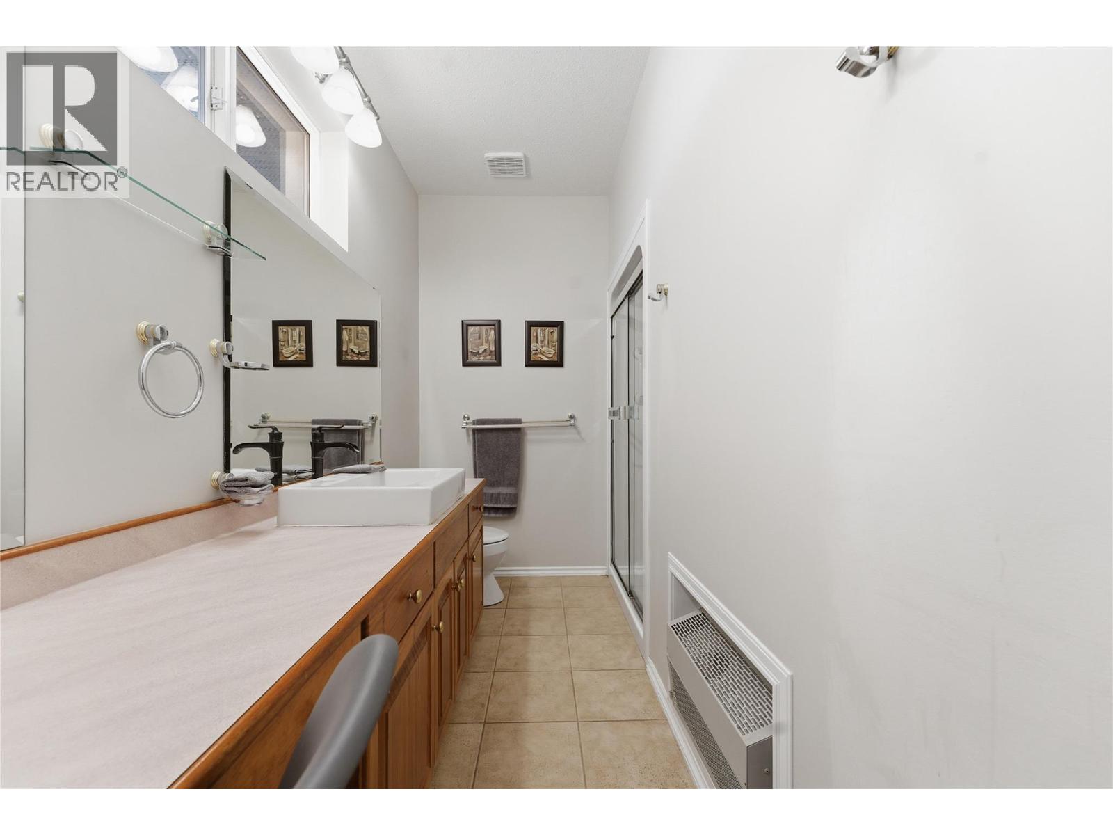 1660 28 Avenue NE - 19