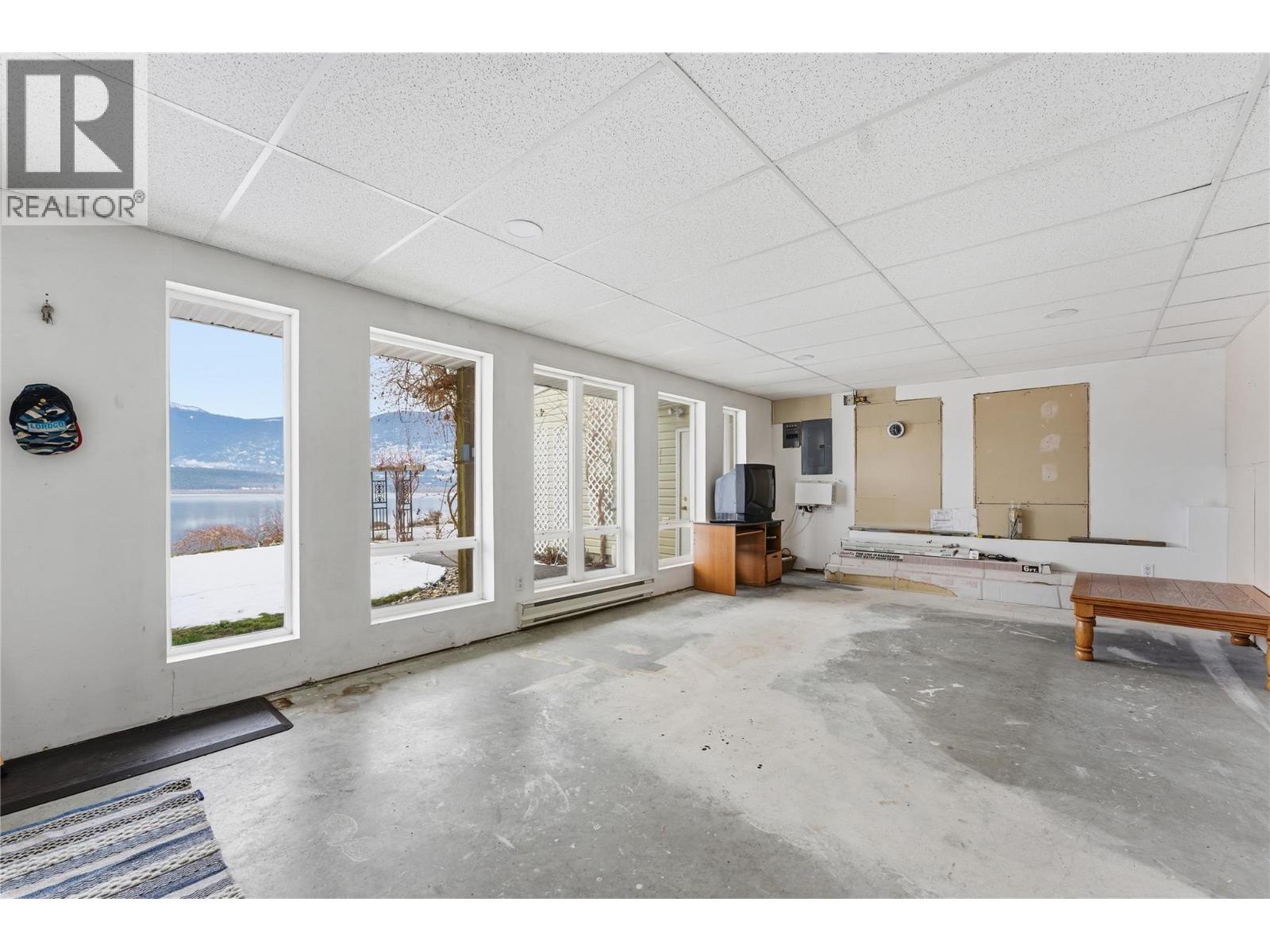 1660 28 Avenue NE - 29