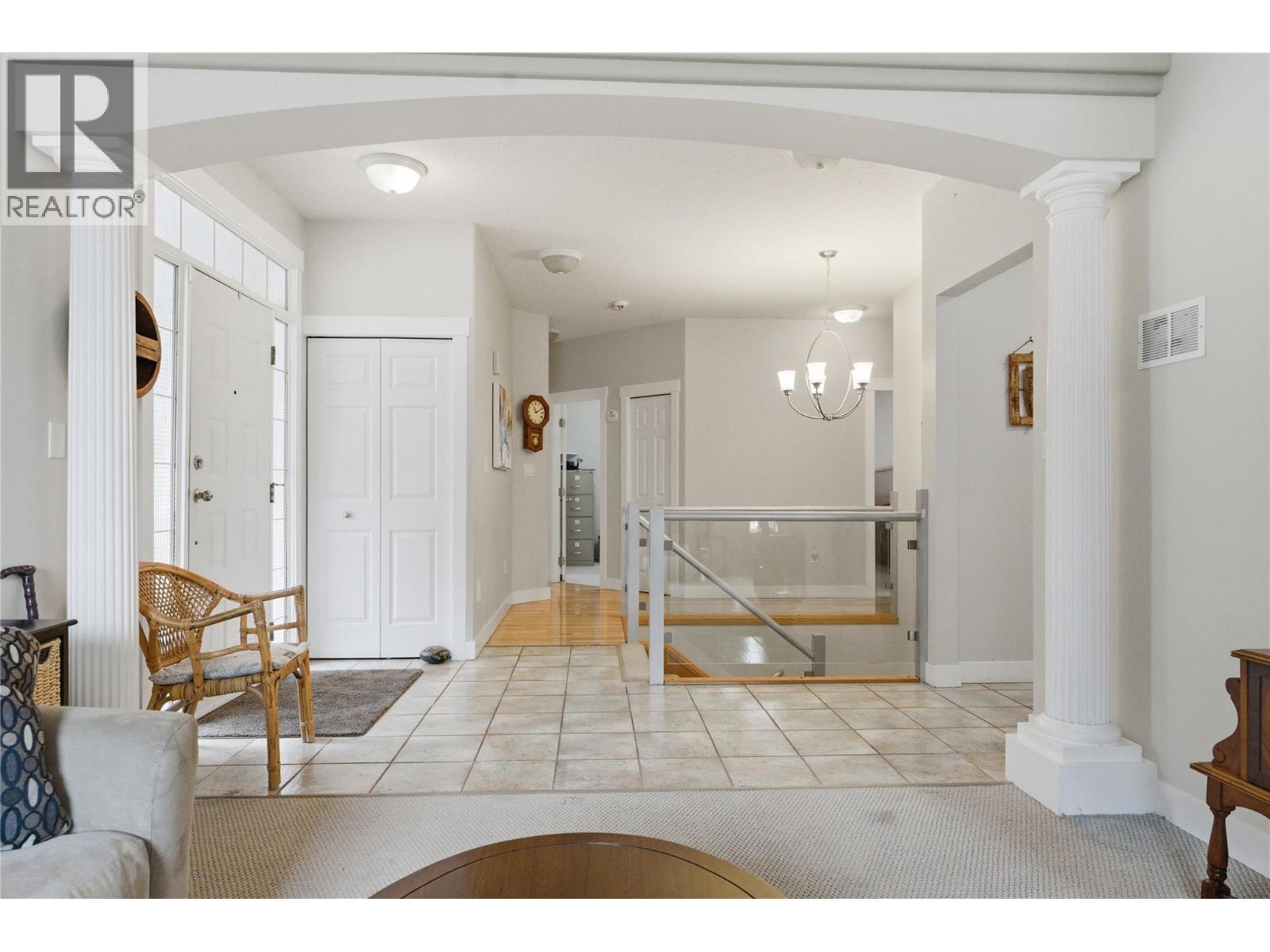 1660 28 Avenue NE - 25