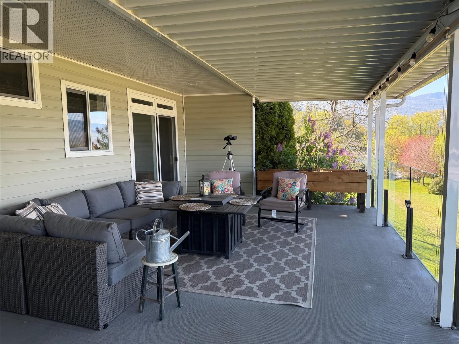 1660 28 Avenue NE - 55