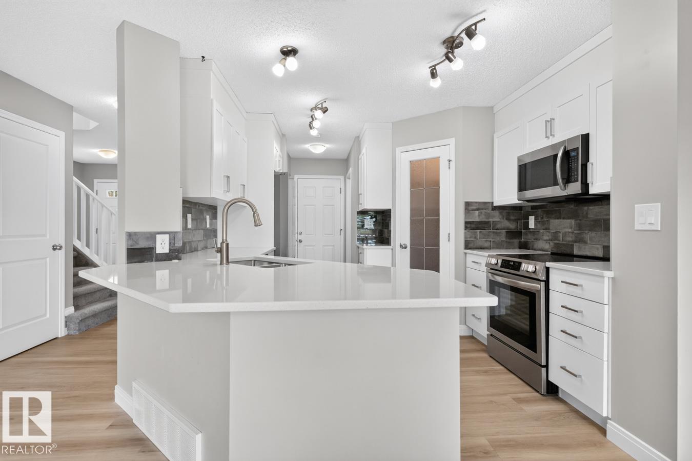 #120 21 SUMMERWOOD DR - 16
