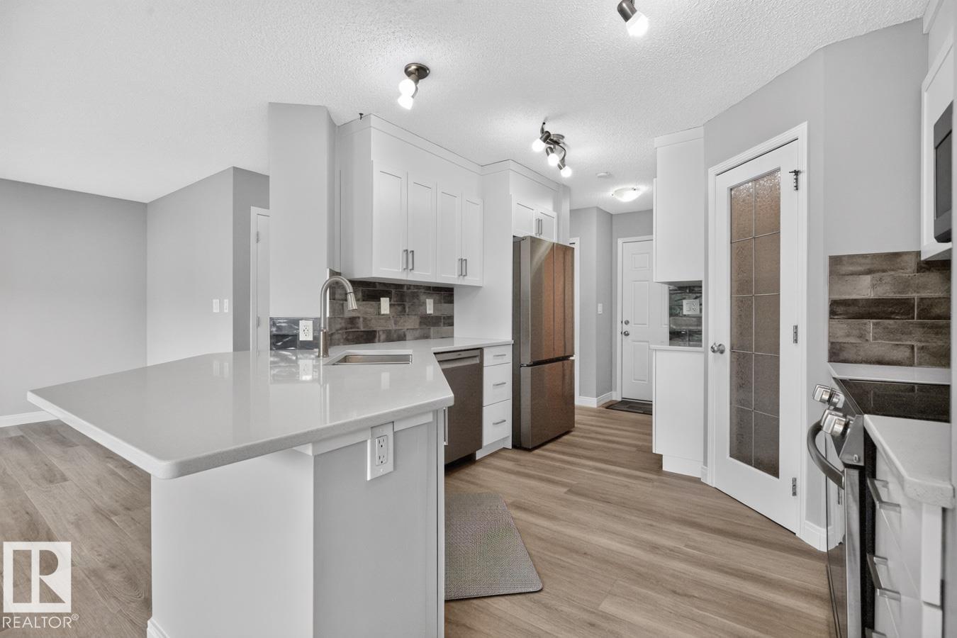 #120 21 SUMMERWOOD DR - 17