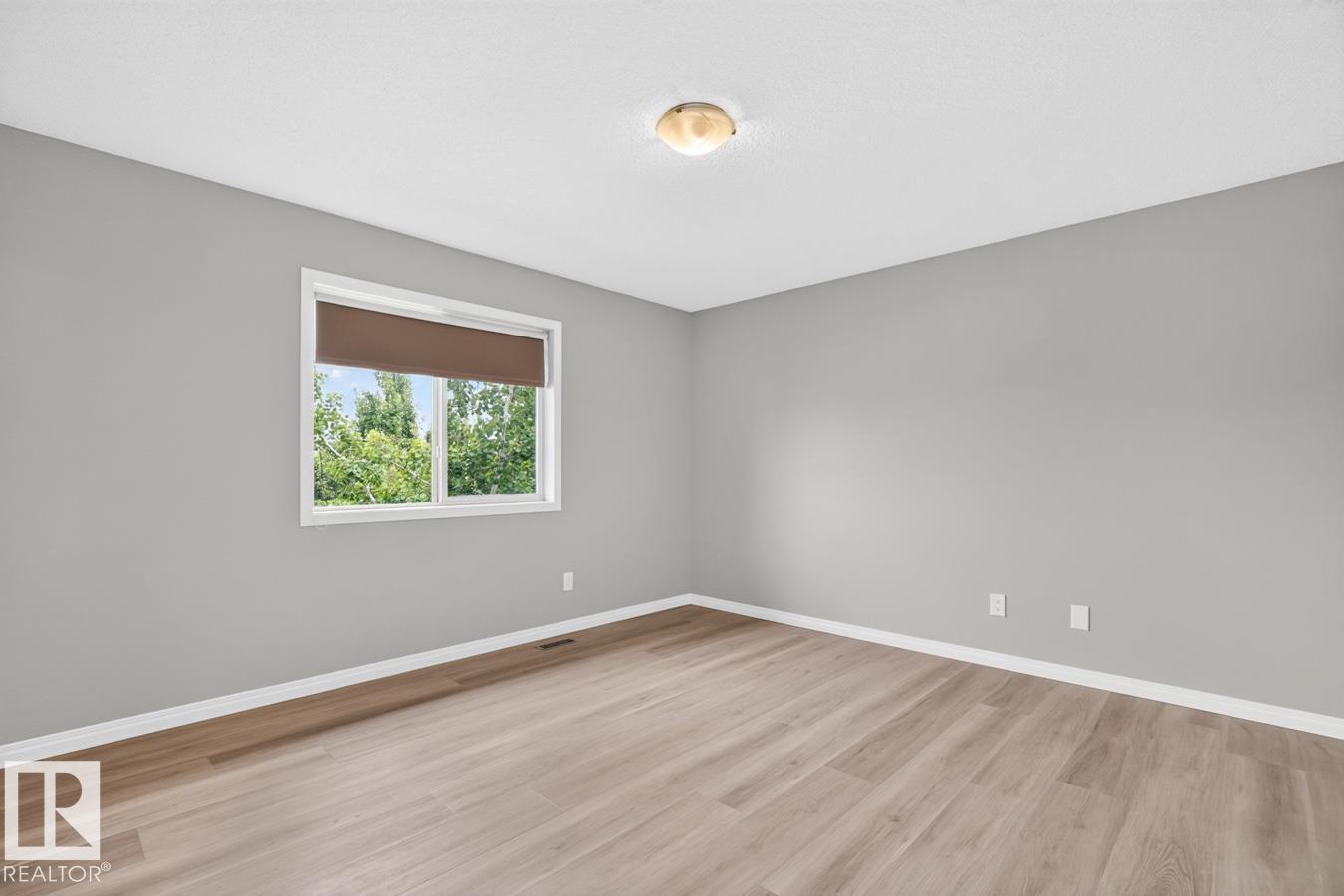 #120 21 SUMMERWOOD DR - 30