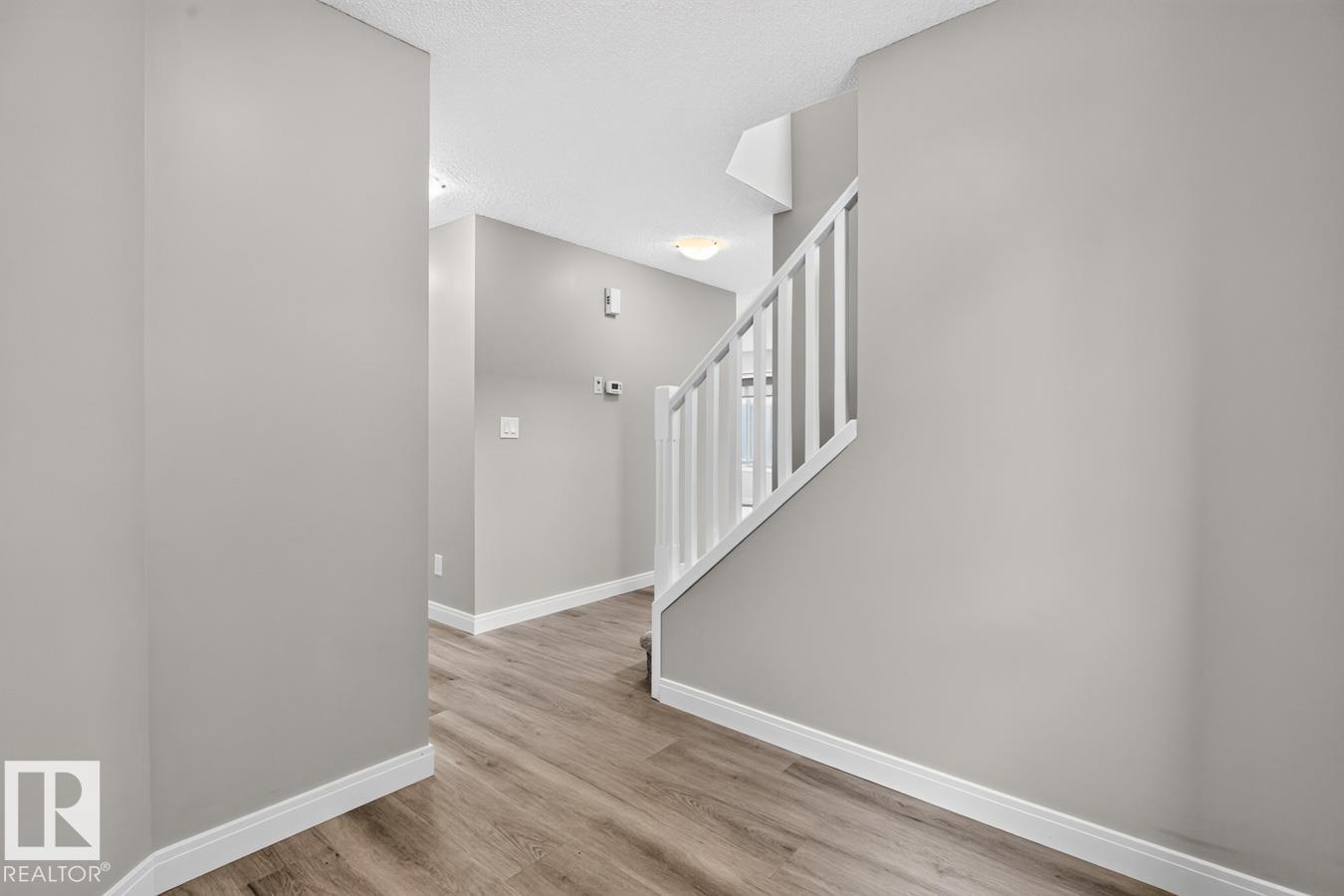 #120 21 SUMMERWOOD DR - 25