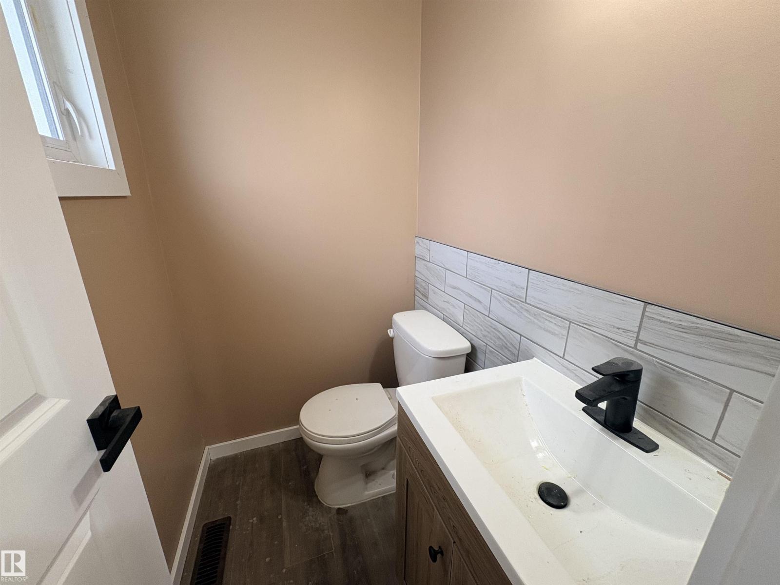 4418 45 AV — photo 7