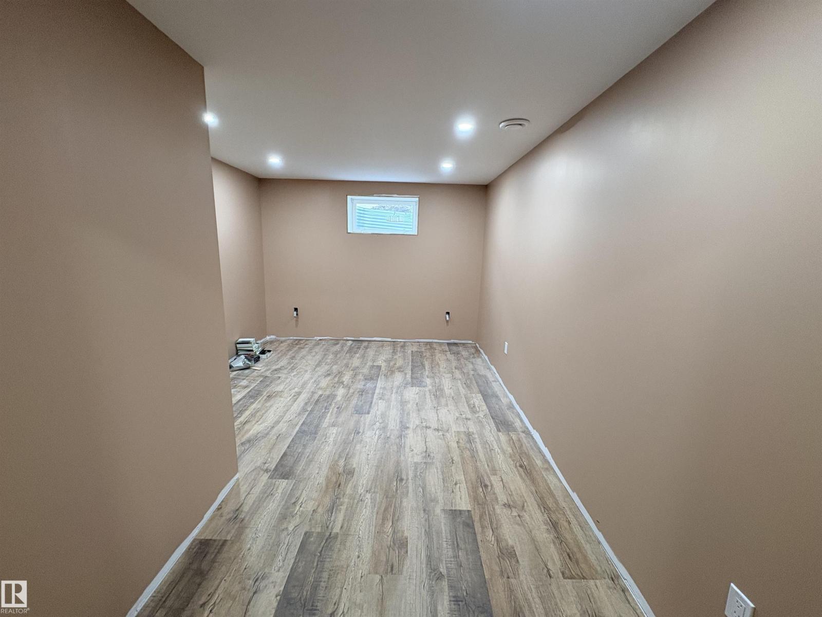 4418 45 AV — photo 15