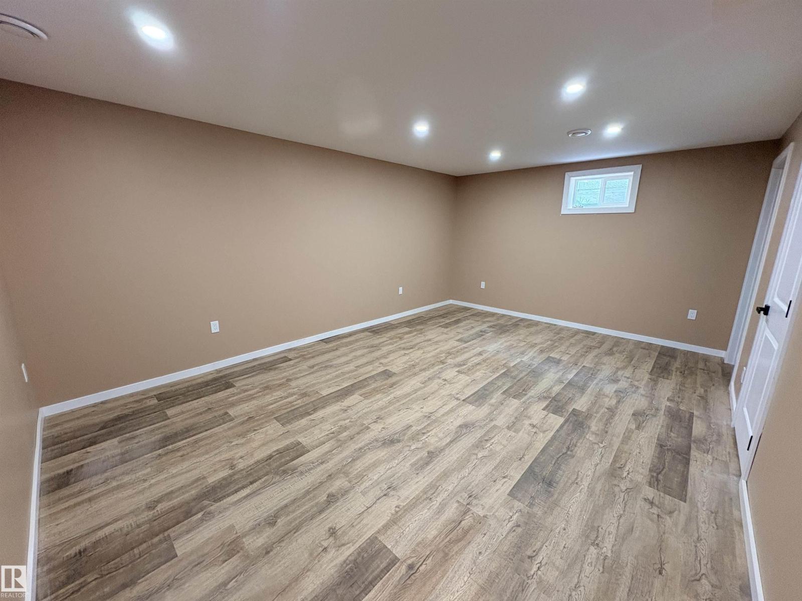 4418 45 AV — photo 11