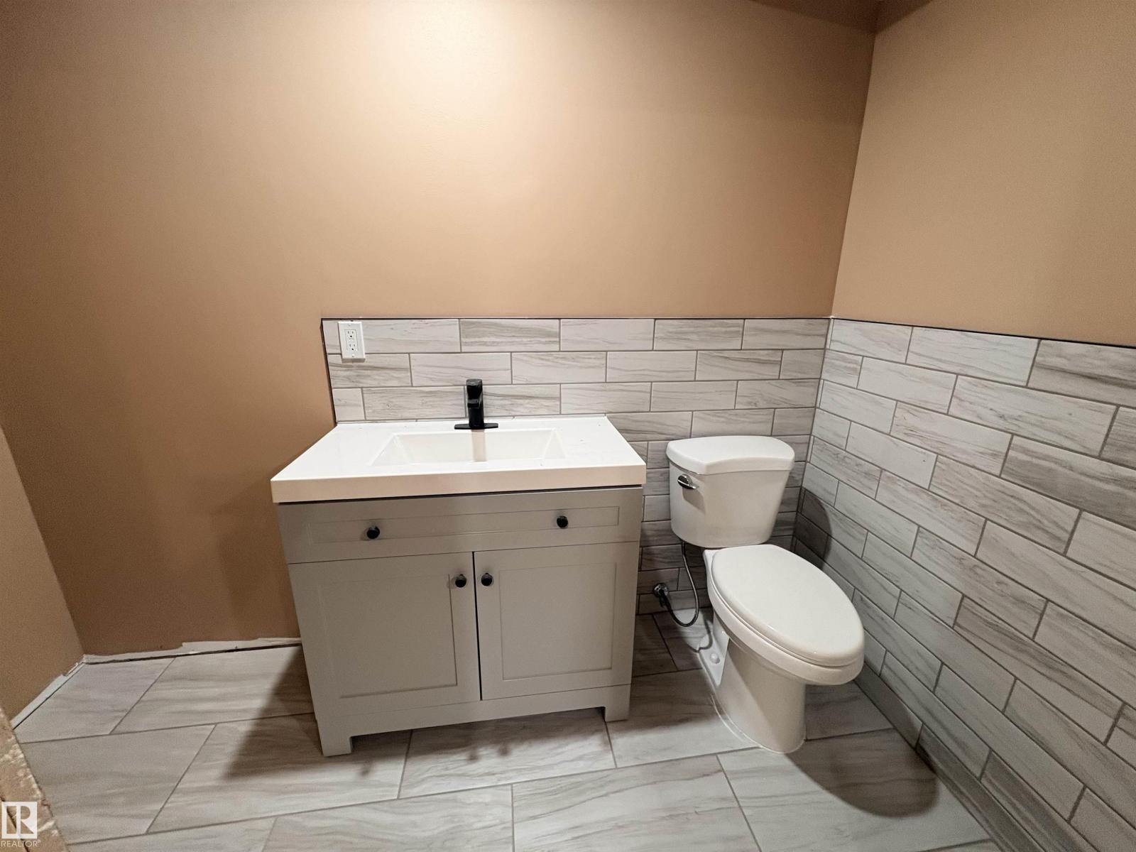 4418 45 AV — photo 14