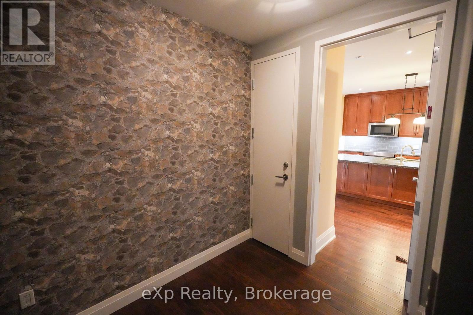 #203 80 9TH STREET E - 22
