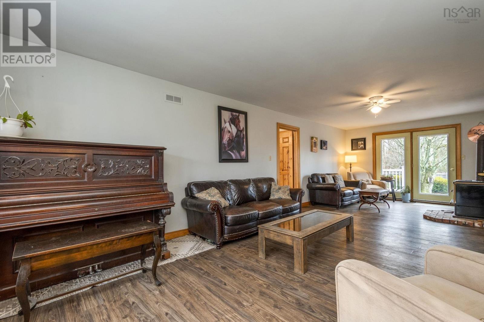 752 Main Street - 19