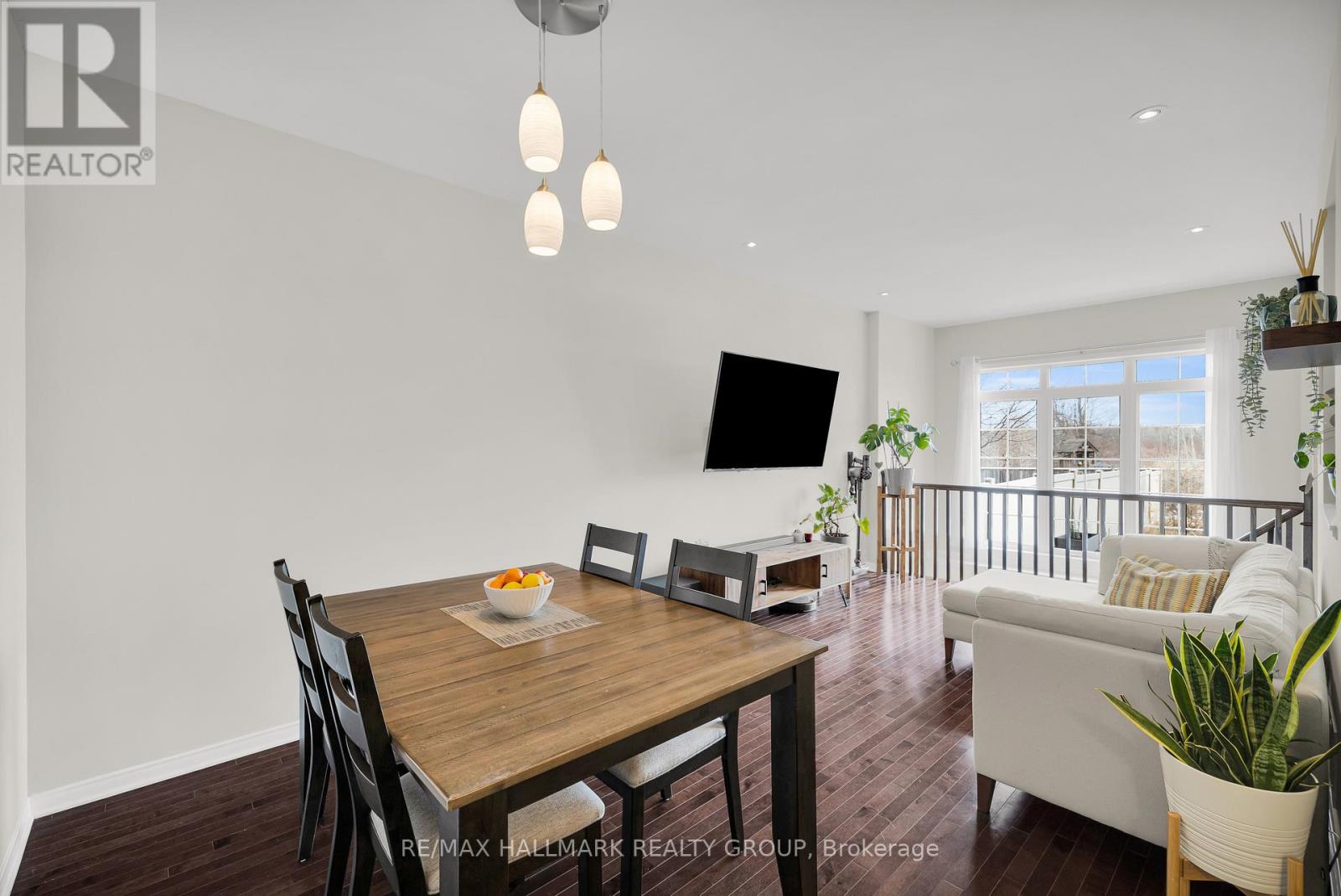 3 Bed, 3 Bath House for Sale in Ottawa – 132 LARAMIE CRESCENT, Ottawa – MLS# X13516494 - Image 4