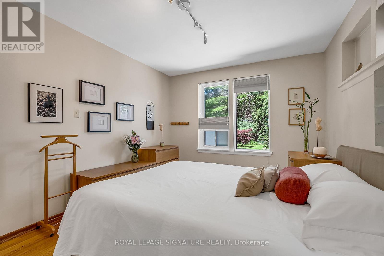 55 HEMFORD CRESCENT - 16