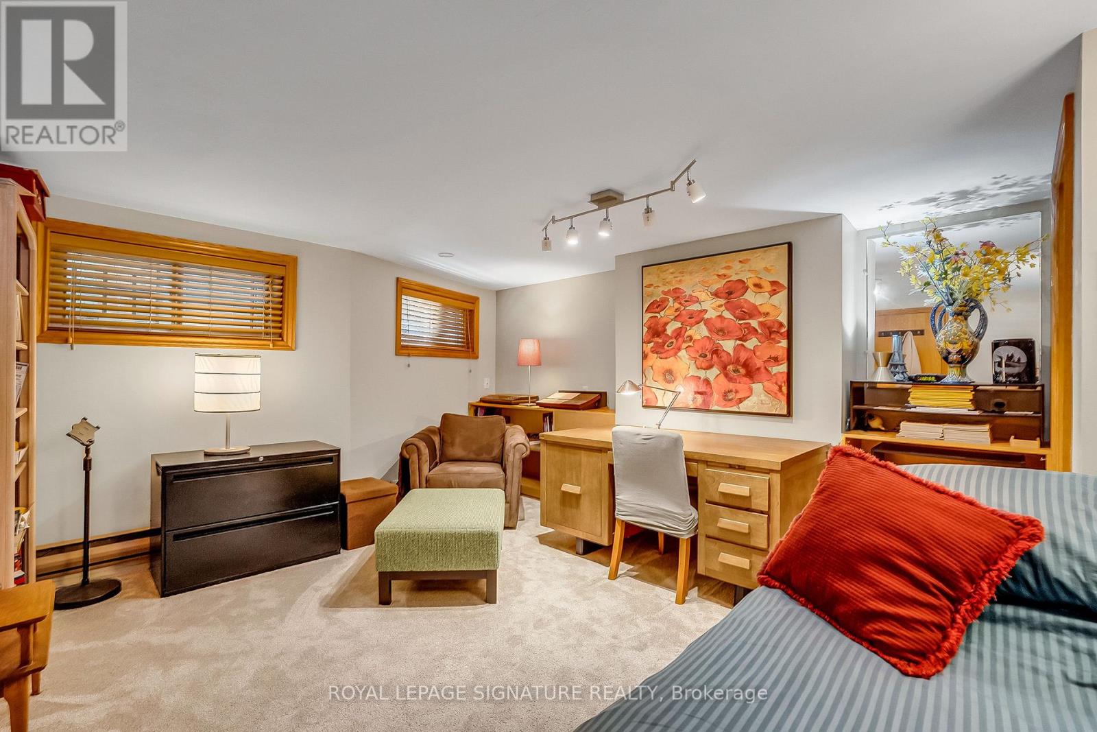 55 HEMFORD CRESCENT - 27