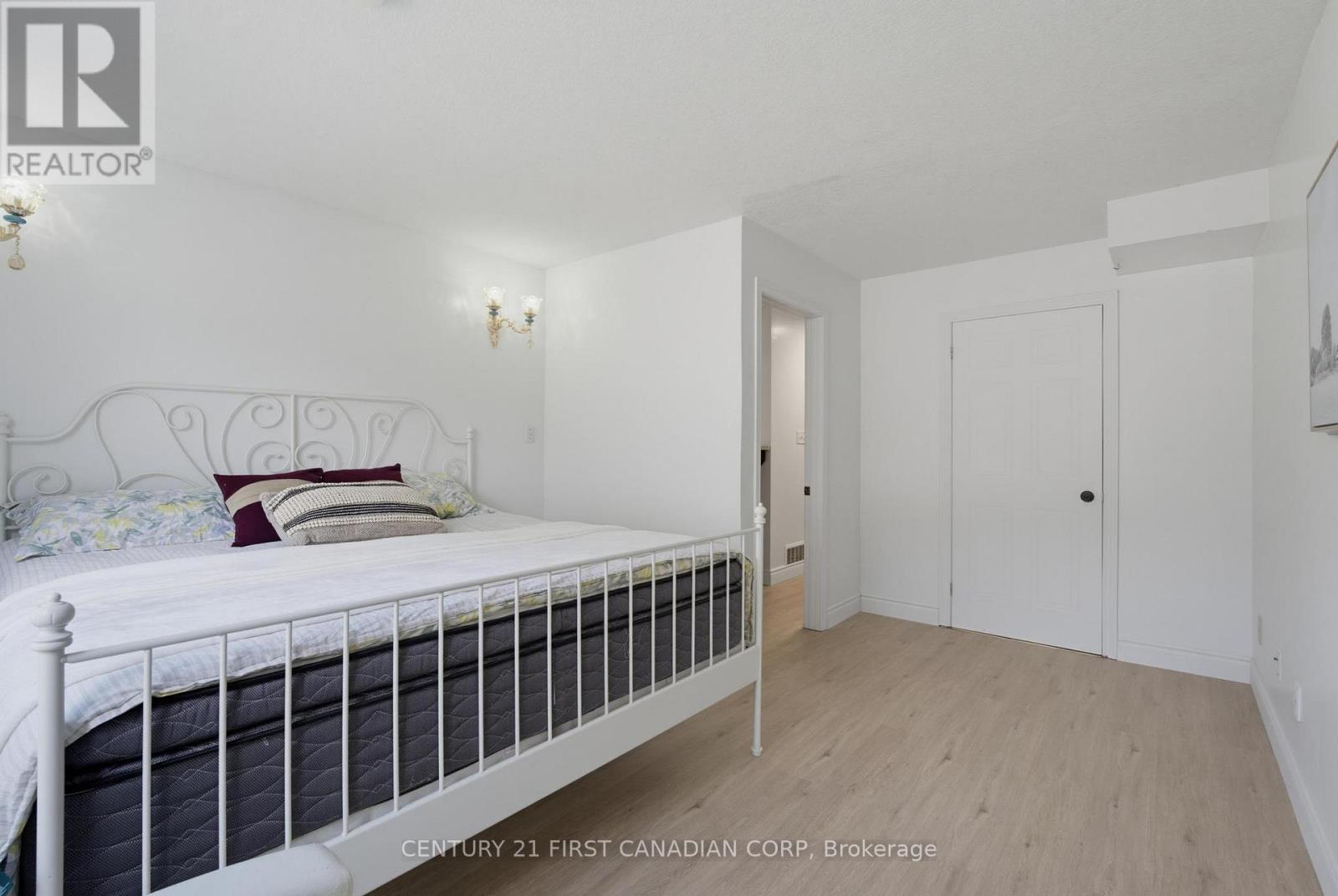 761 BLACKSMITH STREET - 15