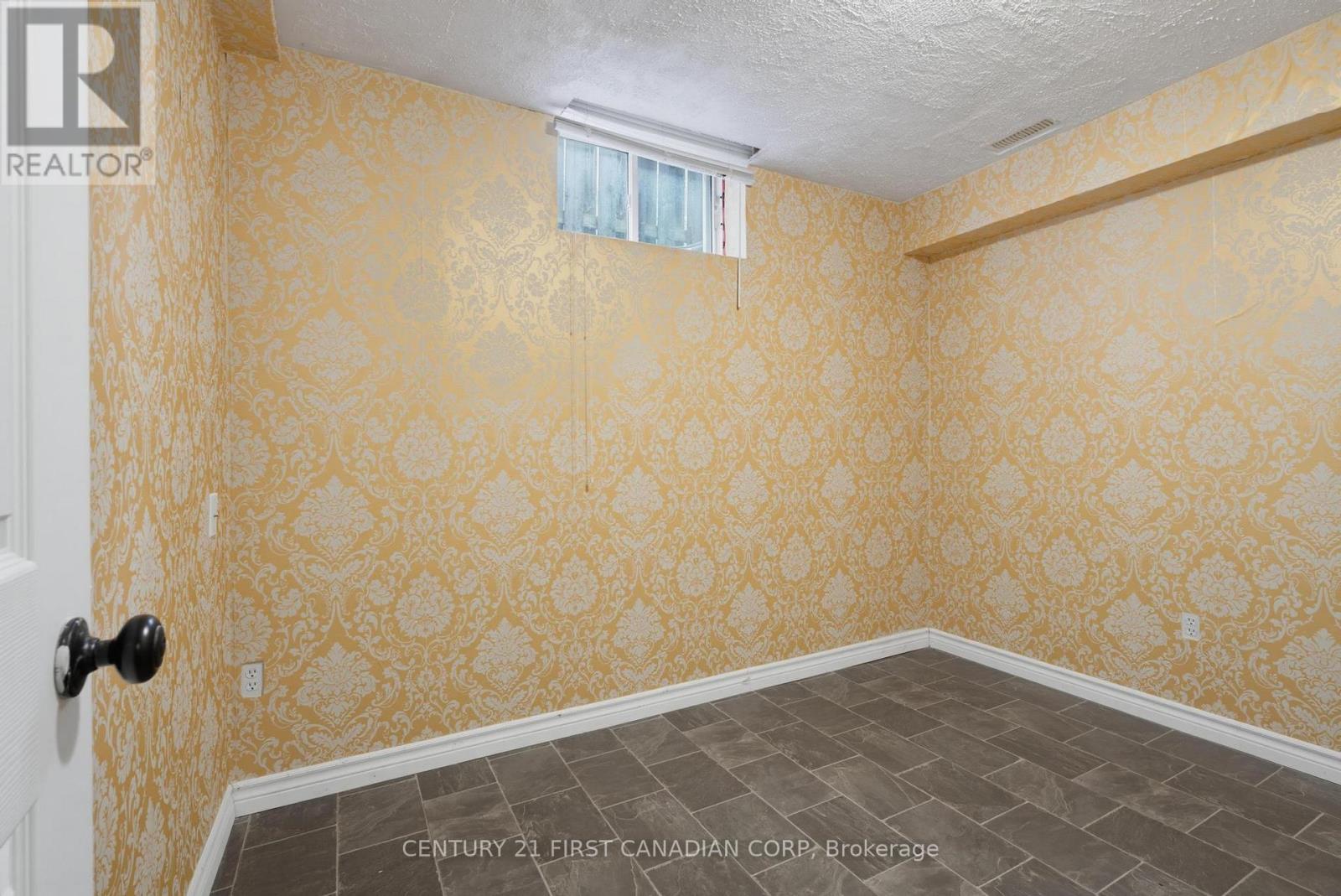 761 BLACKSMITH STREET - 33
