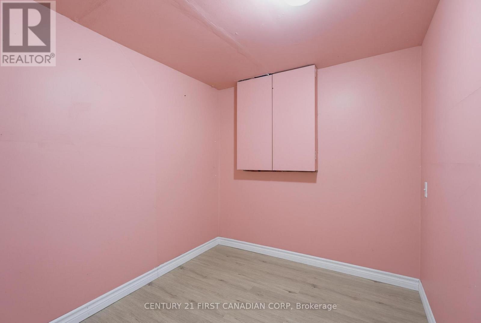 761 BLACKSMITH STREET - 34