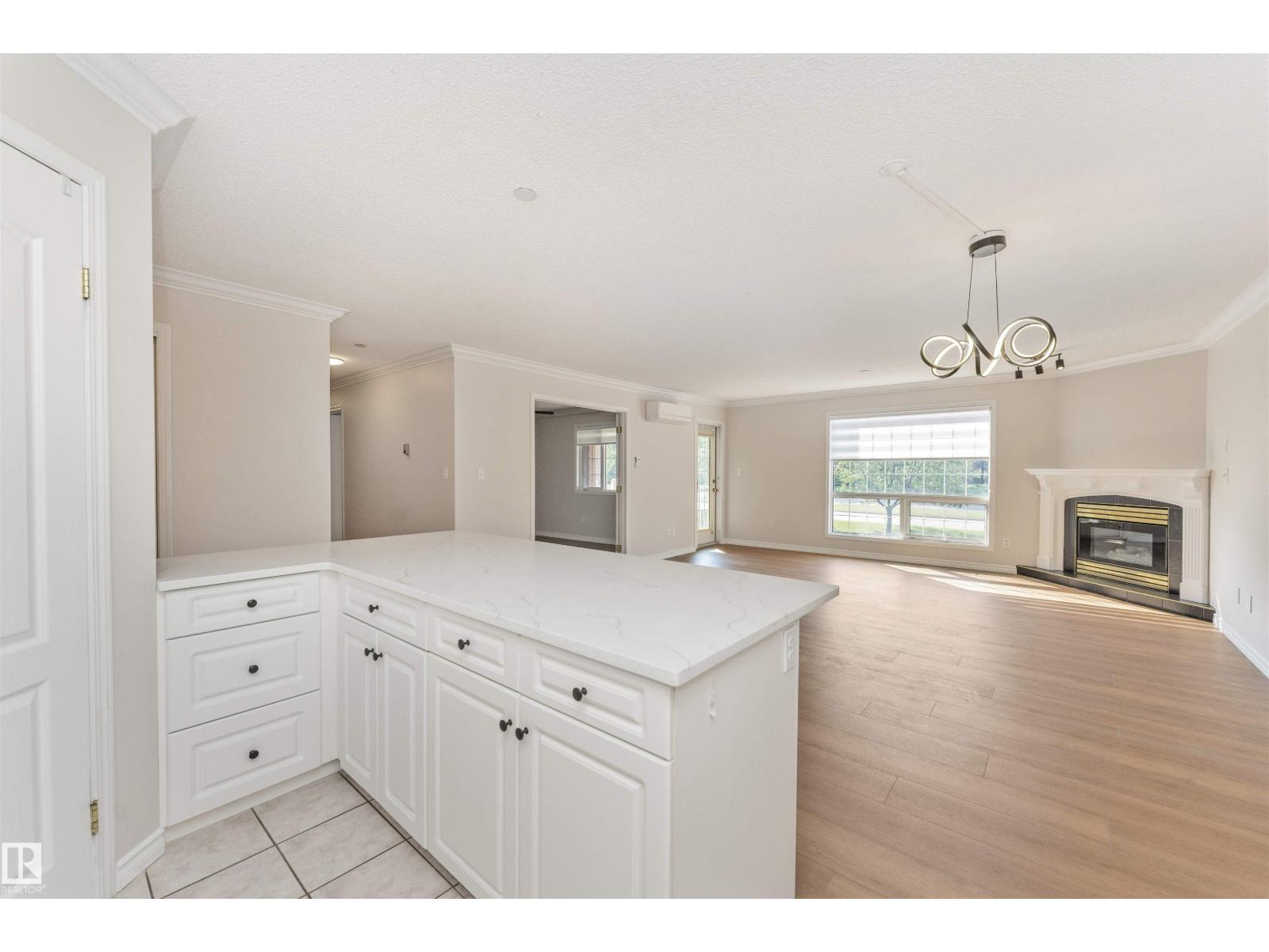 #304 20 ST JOSEPH ST — photo 10