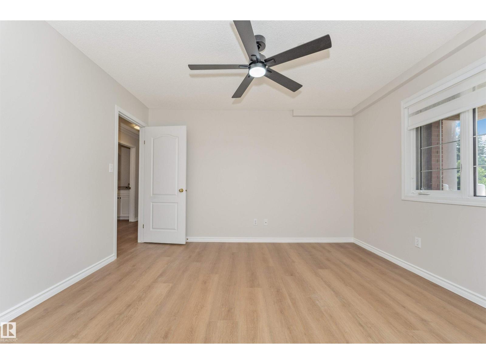 #304 20 ST JOSEPH ST — photo 17