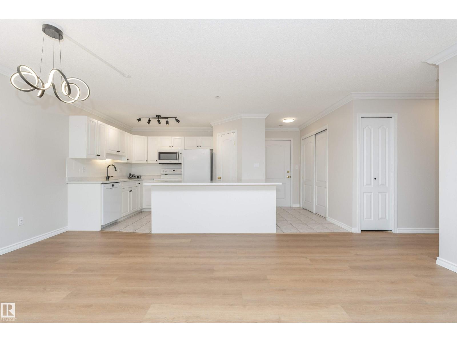 #304 20 ST JOSEPH ST — photo 7