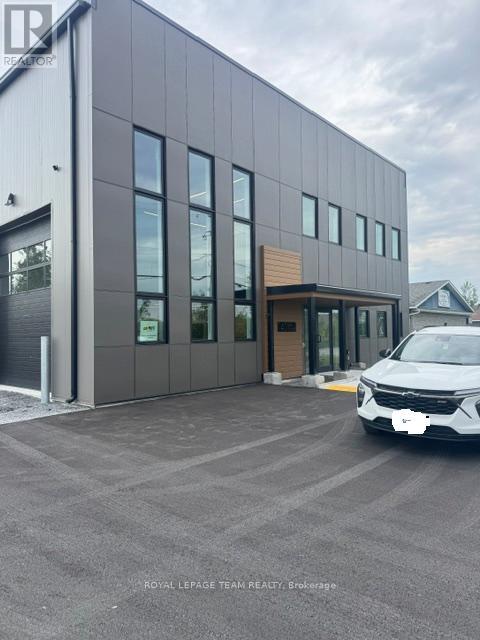 1 Bath Industrial for Rent in Ottawa – 140 REIS ROAD, Ottawa – MLS# X13517070 - Image 1