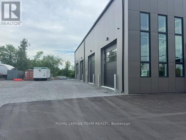 1 Bath Industrial for Rent in Ottawa – 140 REIS ROAD, Ottawa – MLS# X13517070 - Image 2