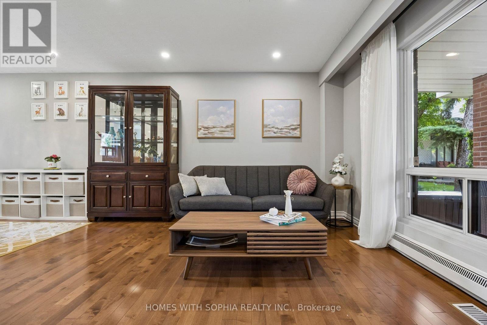 34 RUSTYWOOD DRIVE - 11