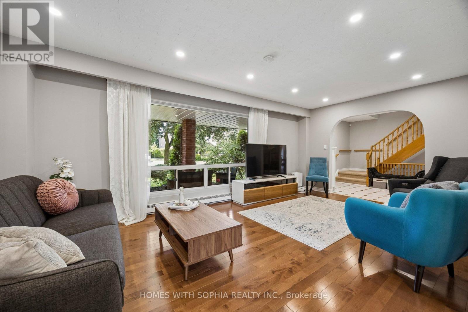 34 RUSTYWOOD DRIVE - 12