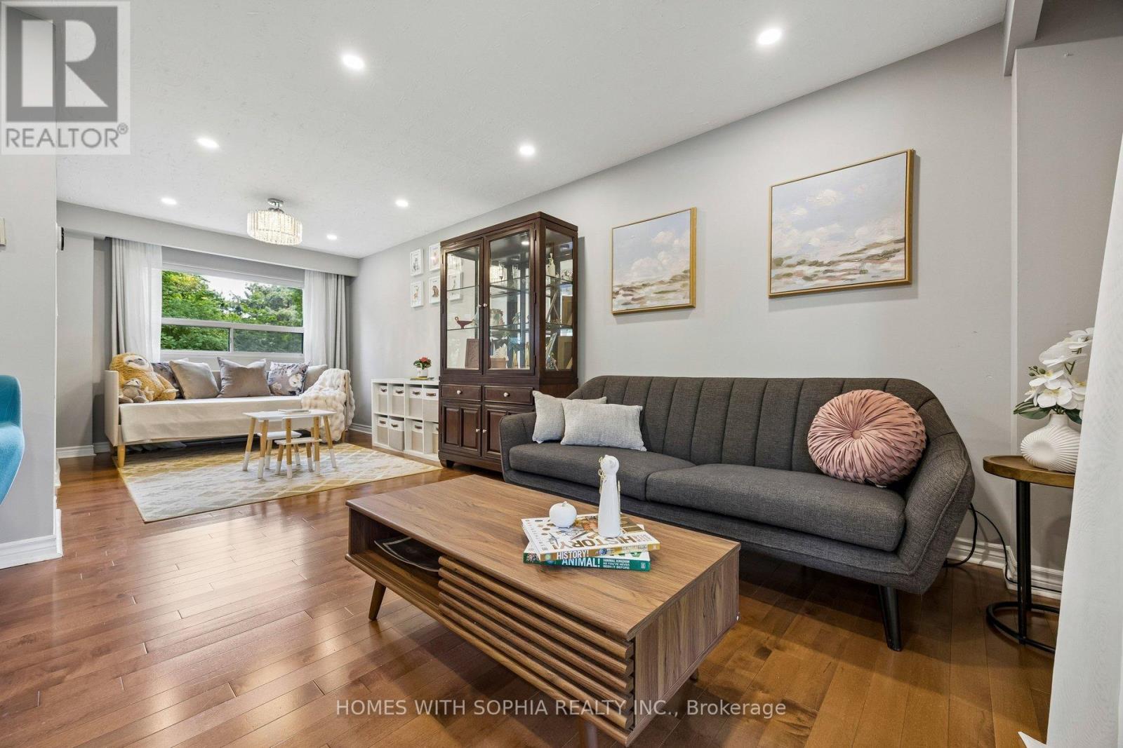 34 RUSTYWOOD DRIVE - 13