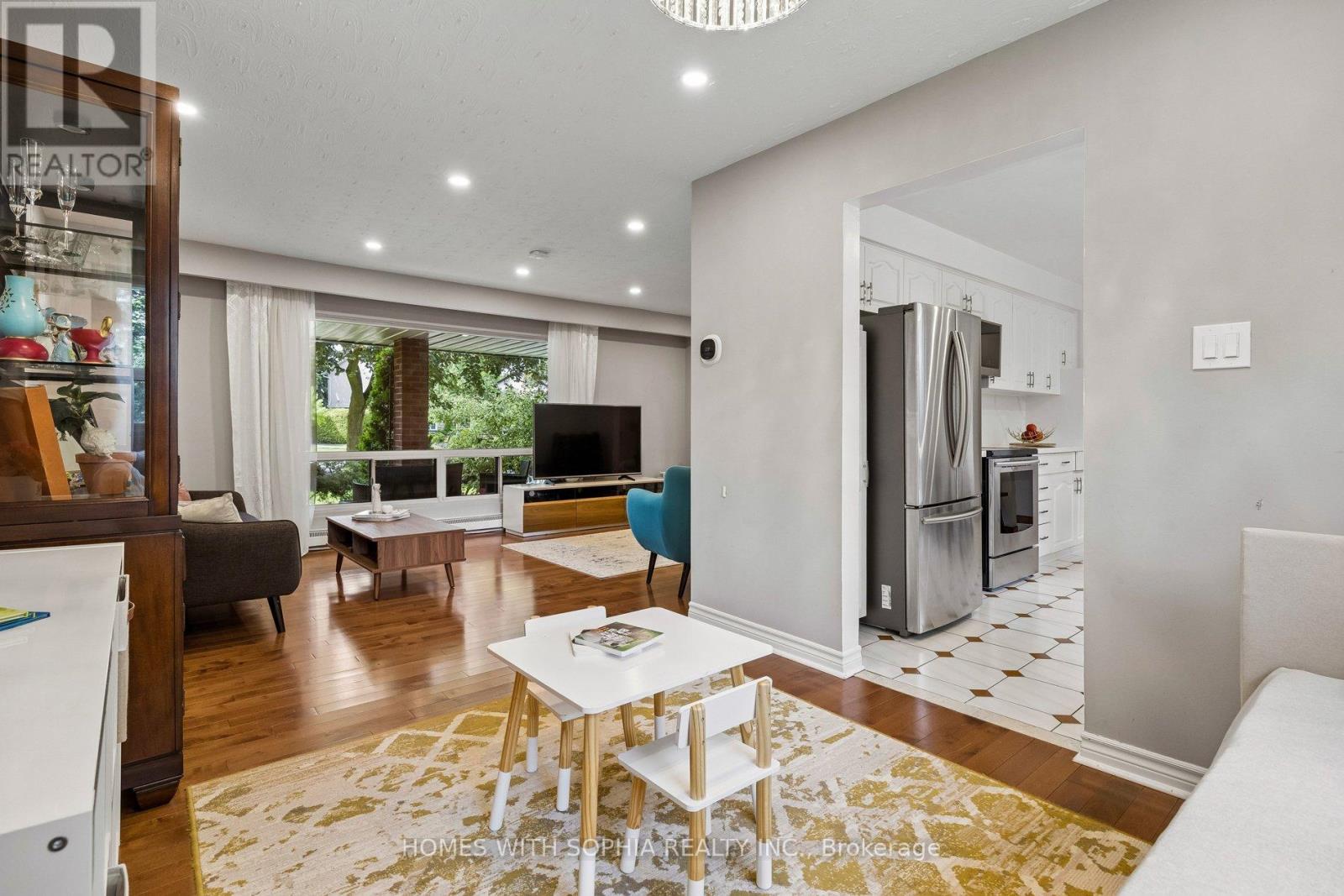34 RUSTYWOOD DRIVE - 15