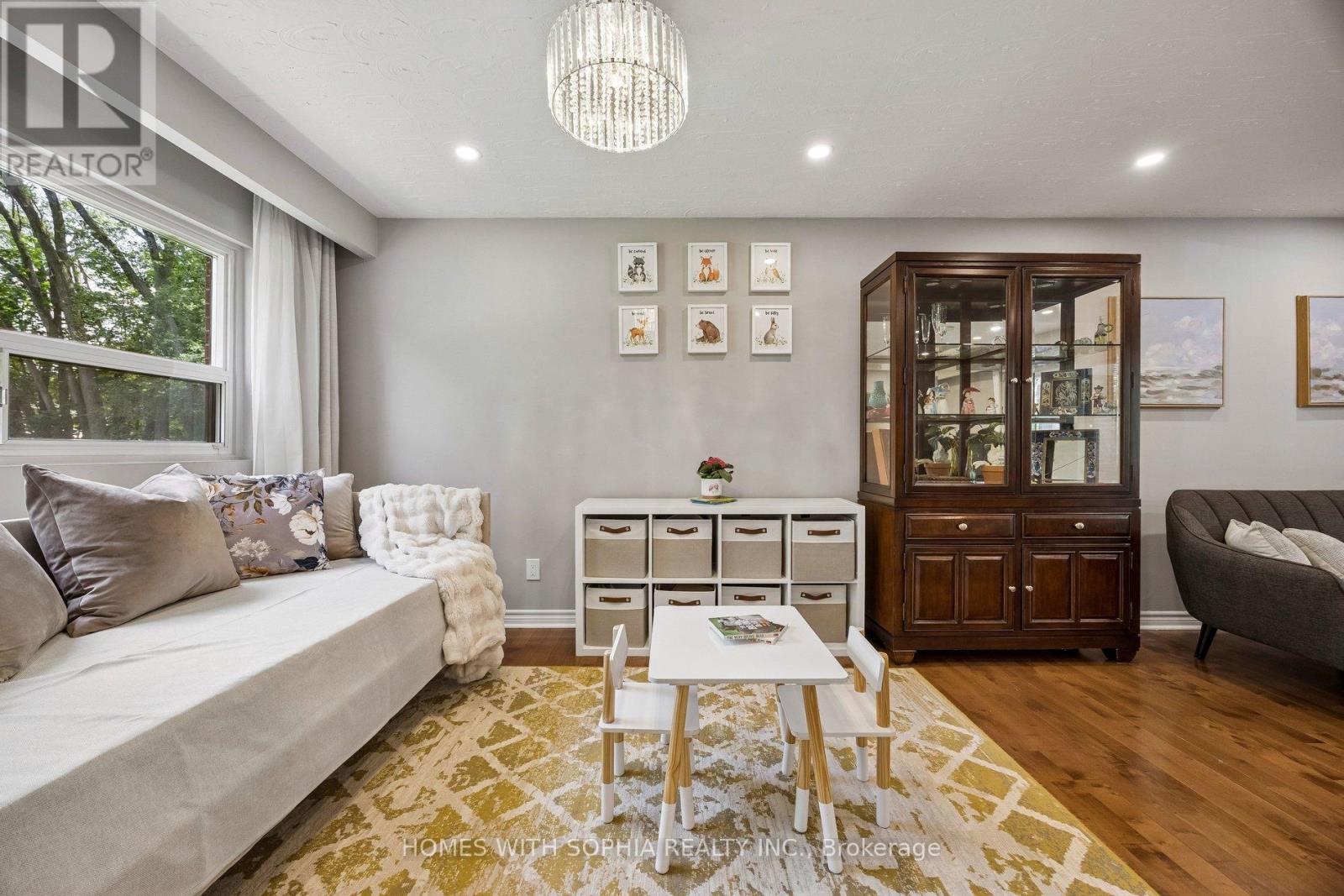 34 RUSTYWOOD DRIVE - 16