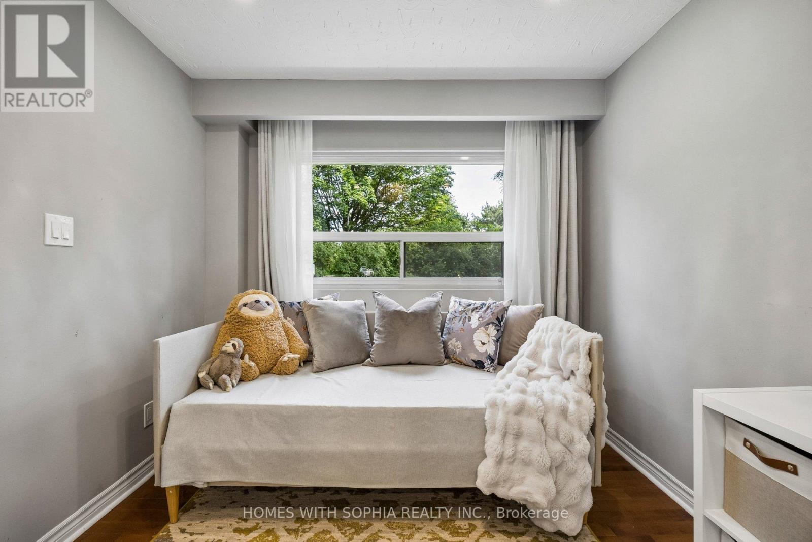 34 RUSTYWOOD DRIVE - 18