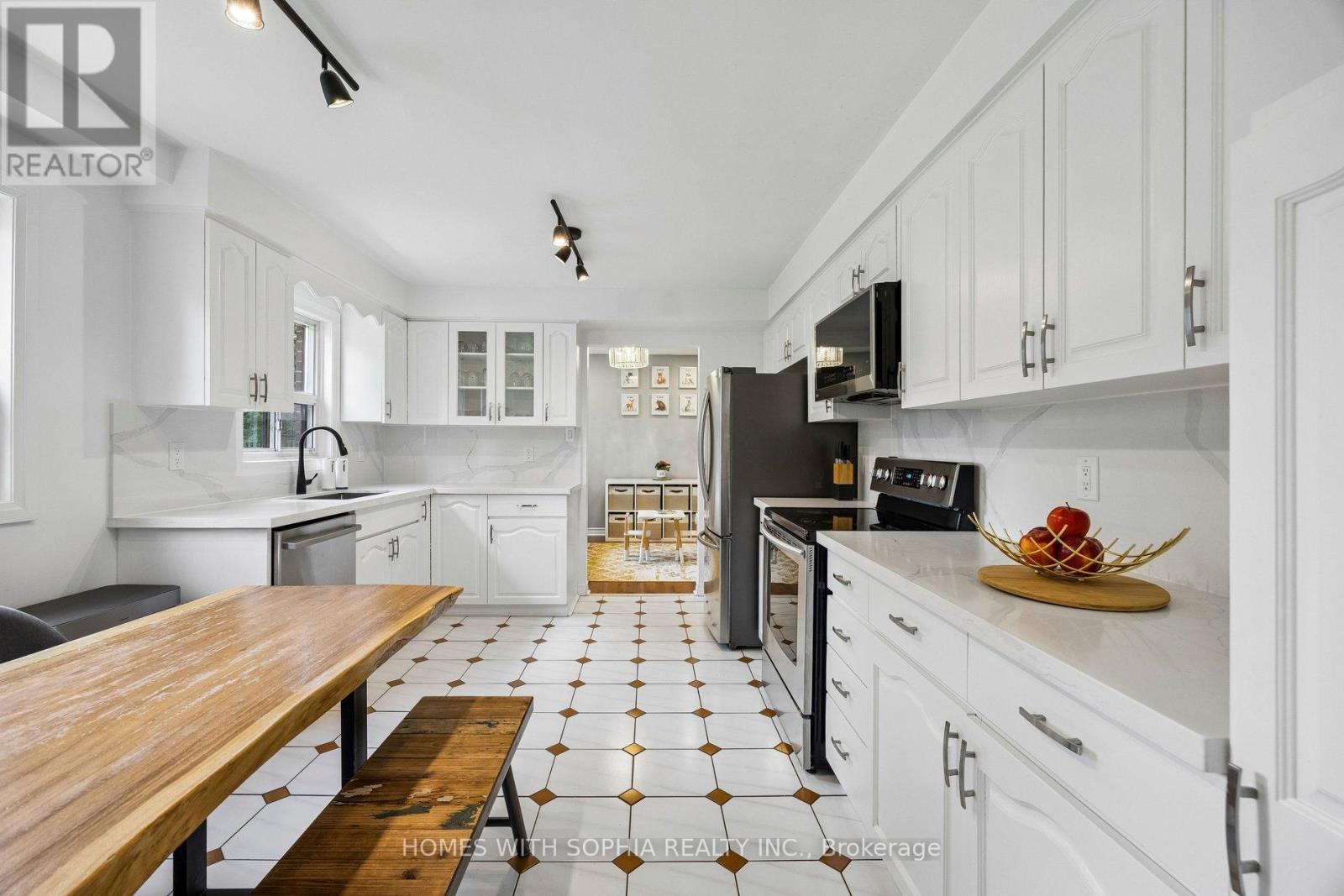 34 RUSTYWOOD DRIVE - 22
