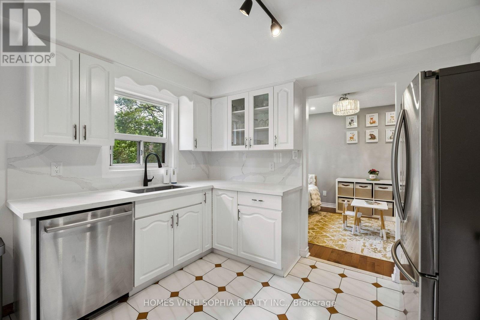 34 RUSTYWOOD DRIVE - 23