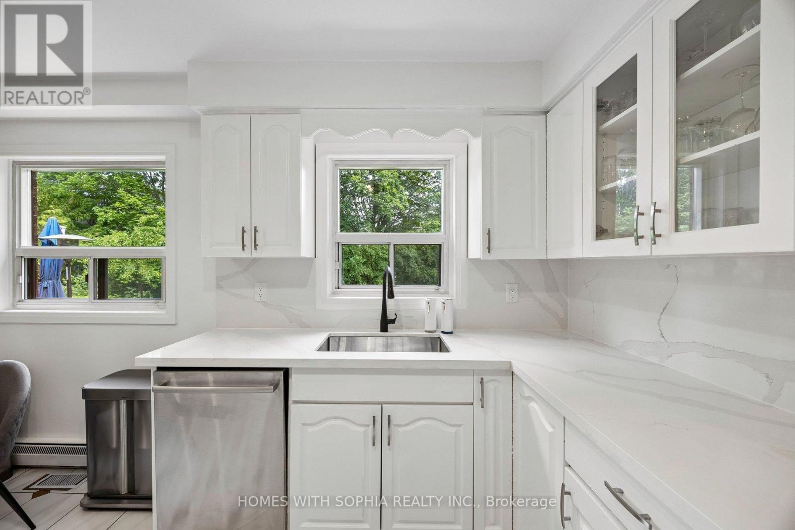 34 RUSTYWOOD DRIVE - 24
