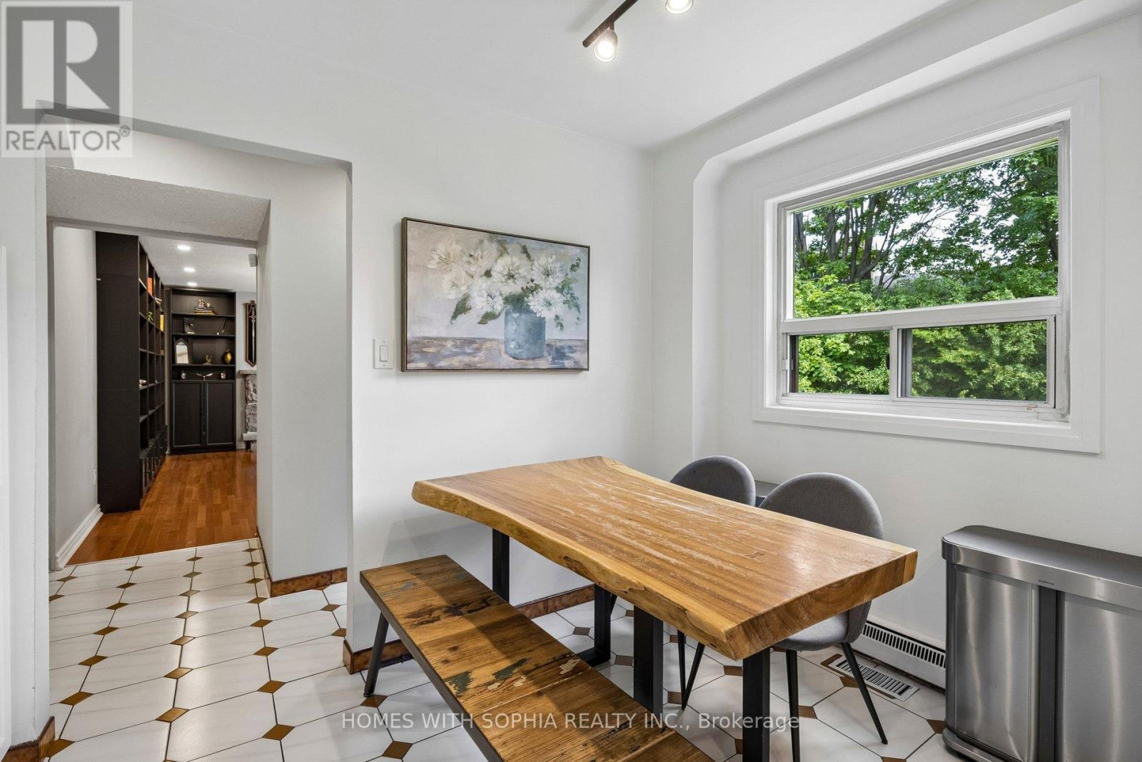 34 RUSTYWOOD DRIVE - 25