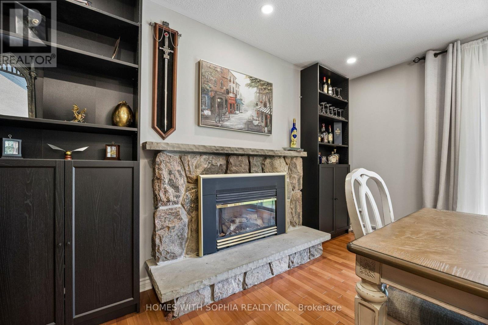 34 RUSTYWOOD DRIVE - 27