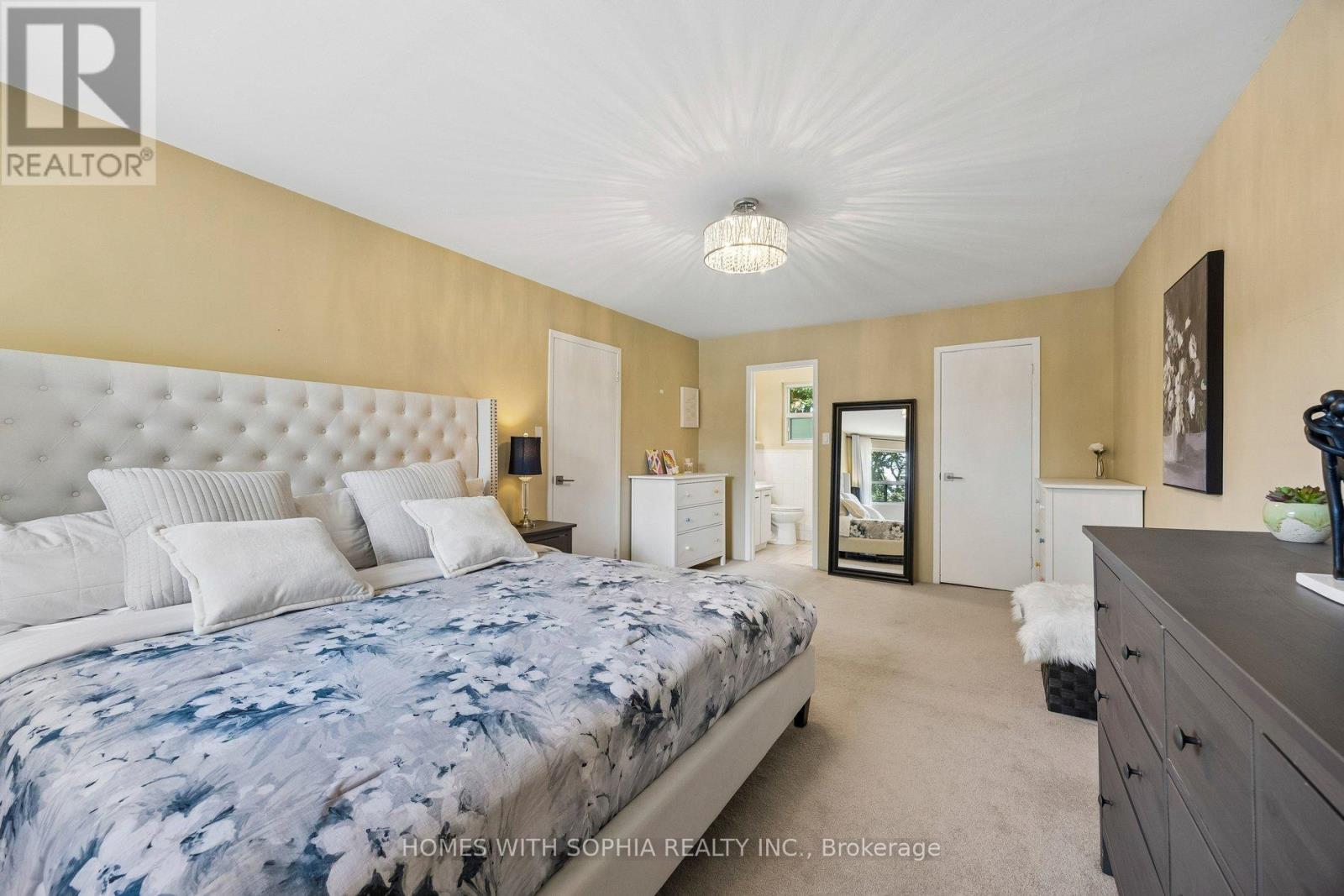 34 RUSTYWOOD DRIVE - 31