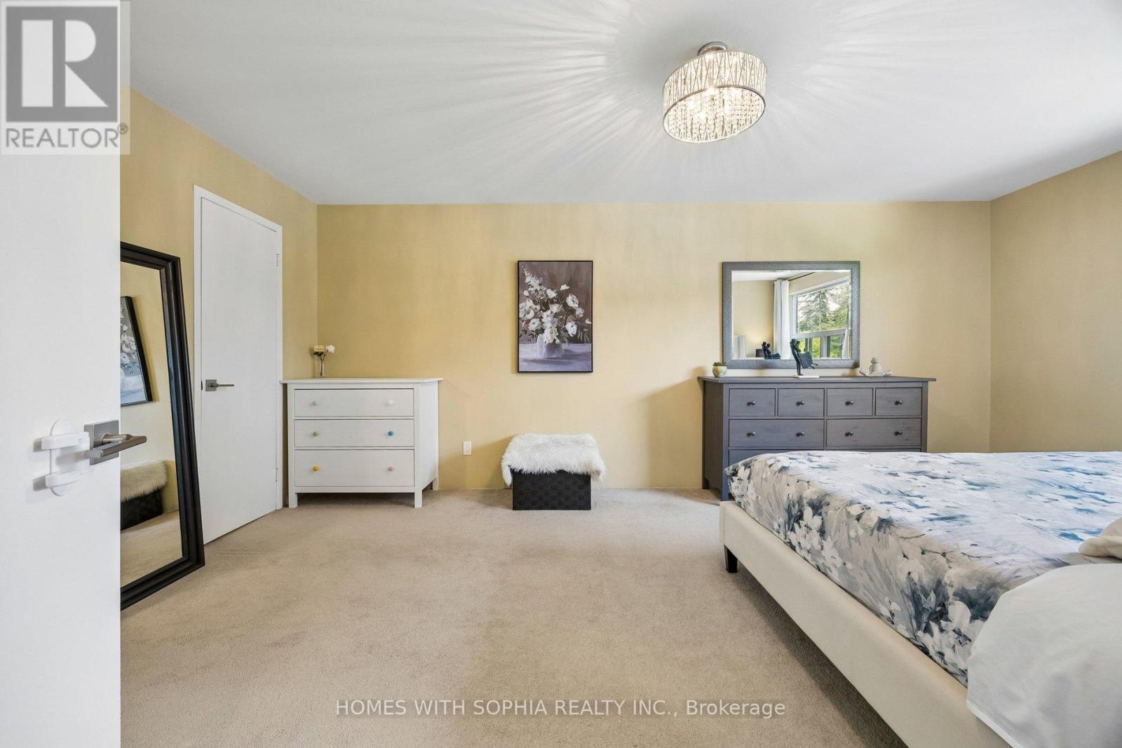 34 RUSTYWOOD DRIVE - 32