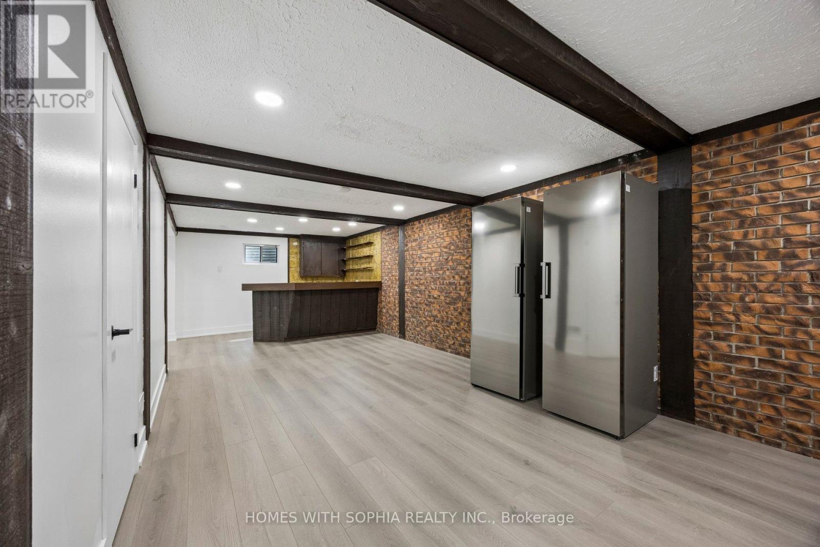 34 RUSTYWOOD DRIVE - 41