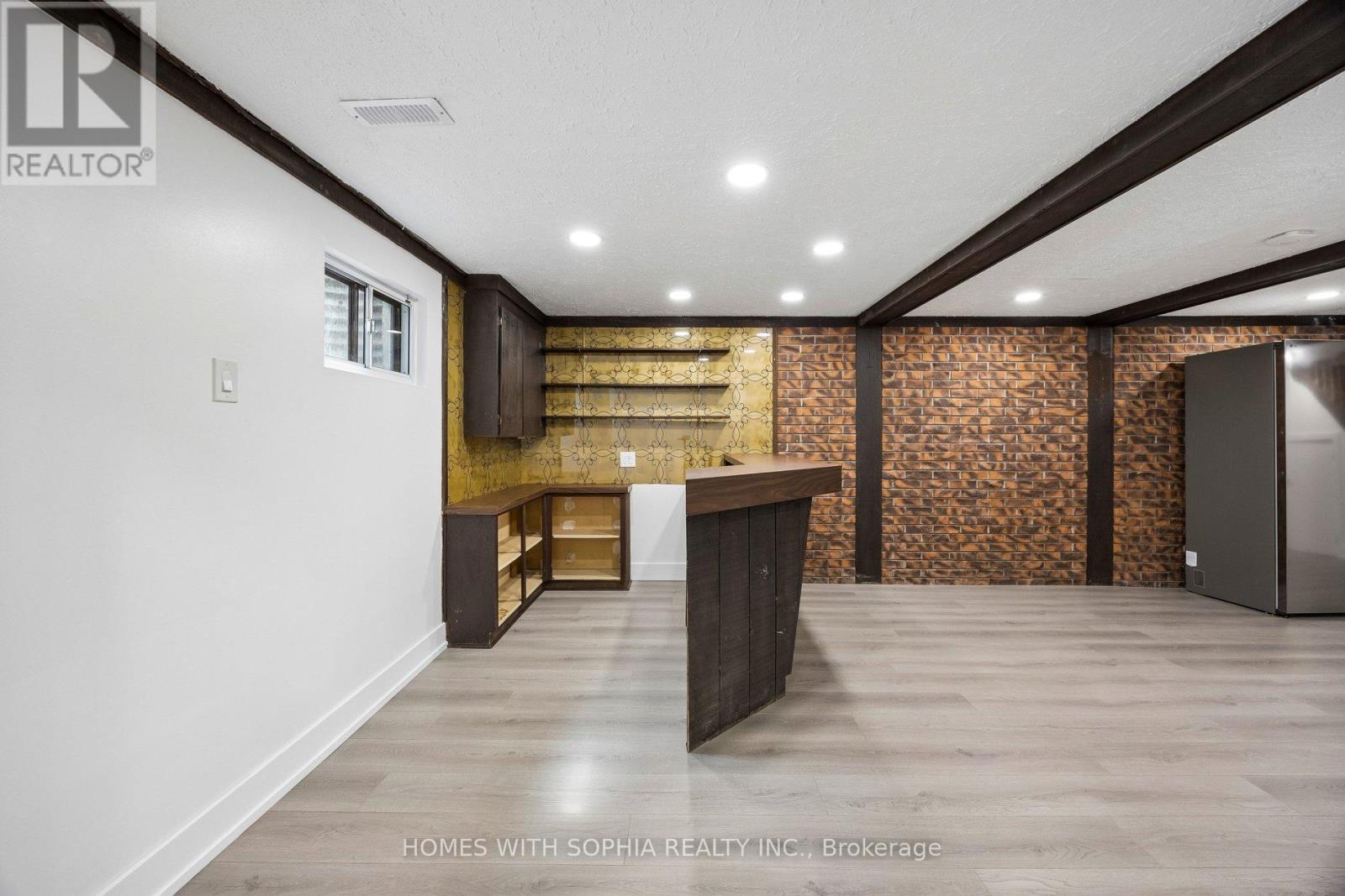 34 RUSTYWOOD DRIVE - 42