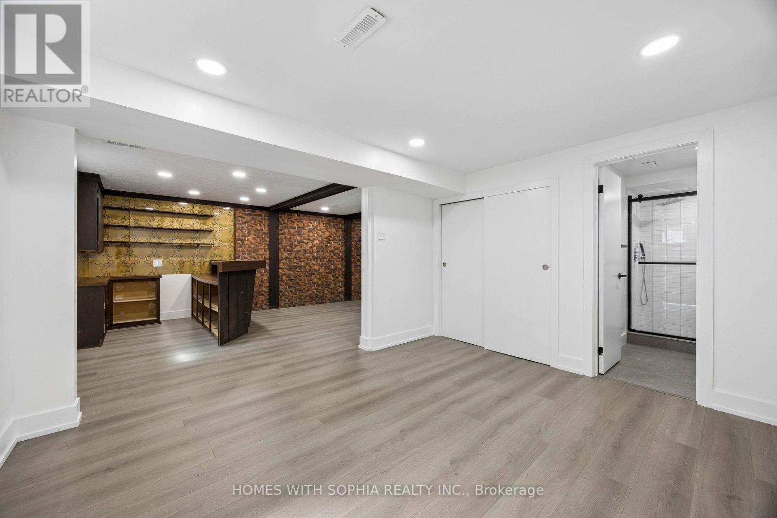 34 RUSTYWOOD DRIVE - 43